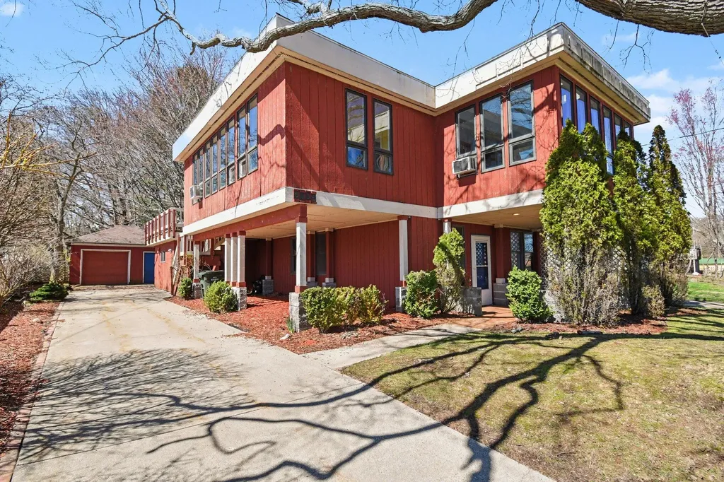 3135 Lakeshore Drive Muskegon City MI 49441