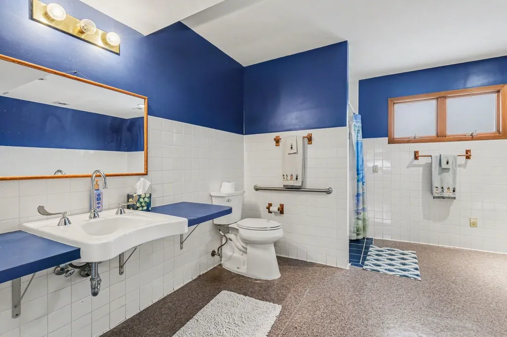 3135 Lakeshore Drive Muskegon City MI 49441