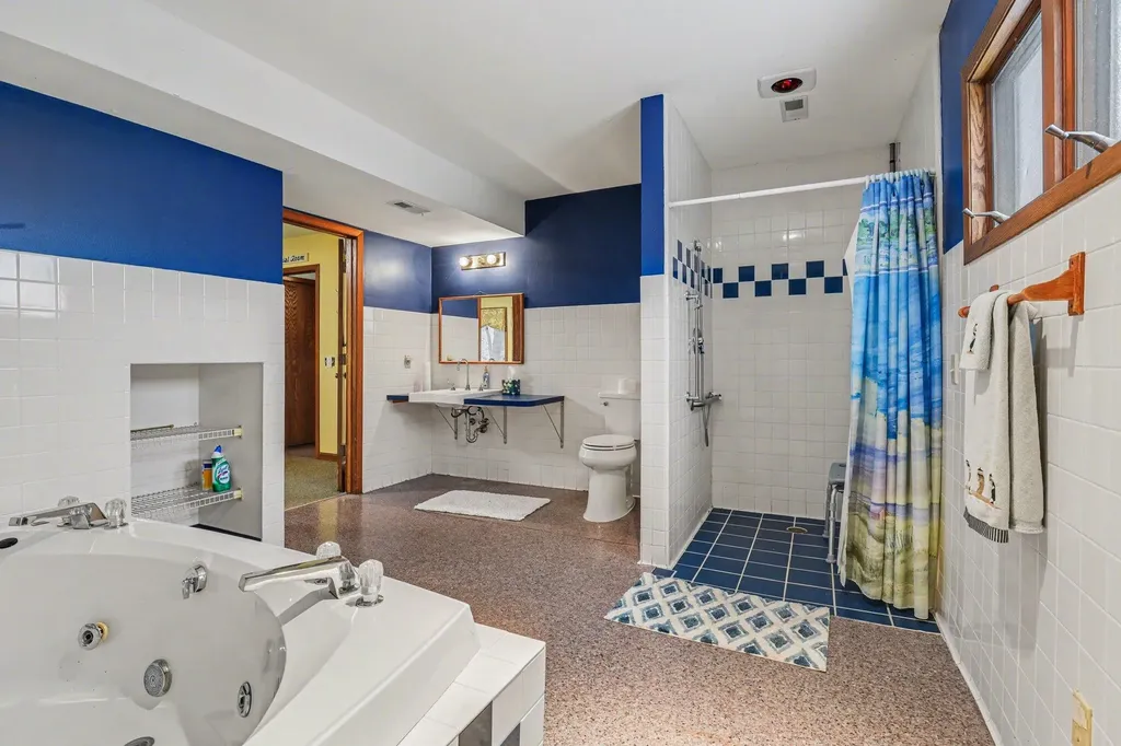 3135 Lakeshore Drive Muskegon City MI 49441