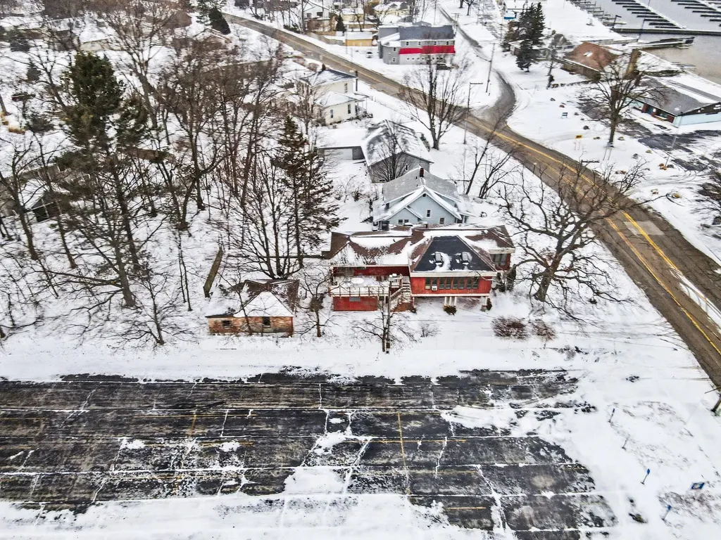 3135 Lakeshore Drive Muskegon City MI 49441