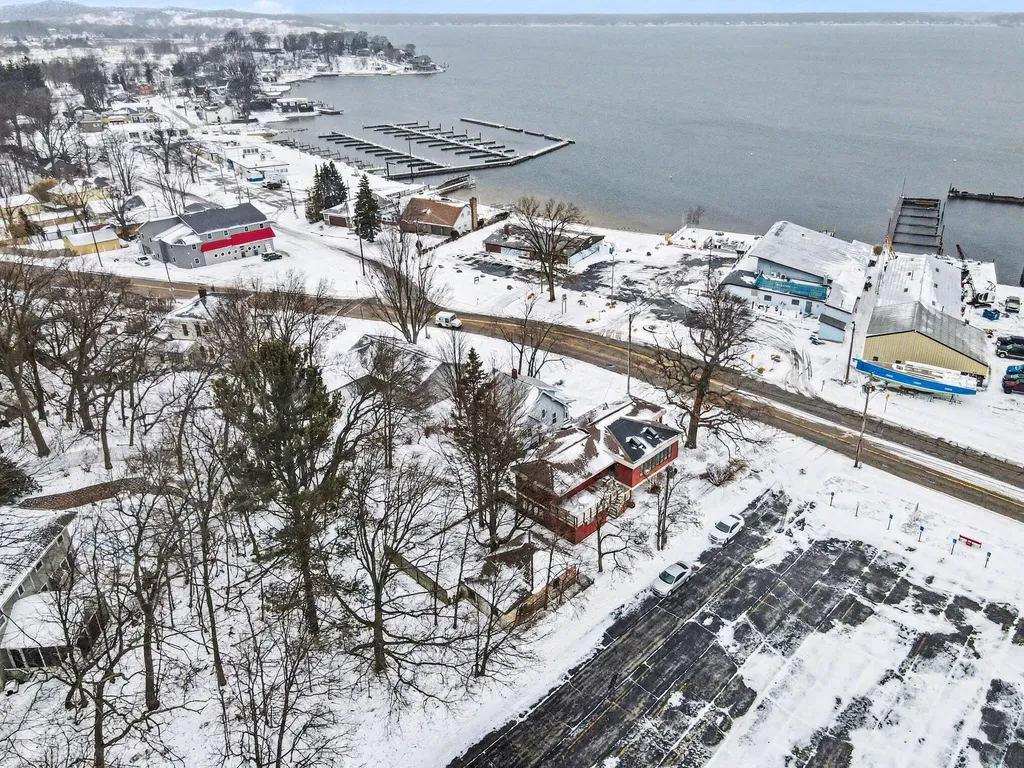 3135 Lakeshore Drive Muskegon City MI 49441
