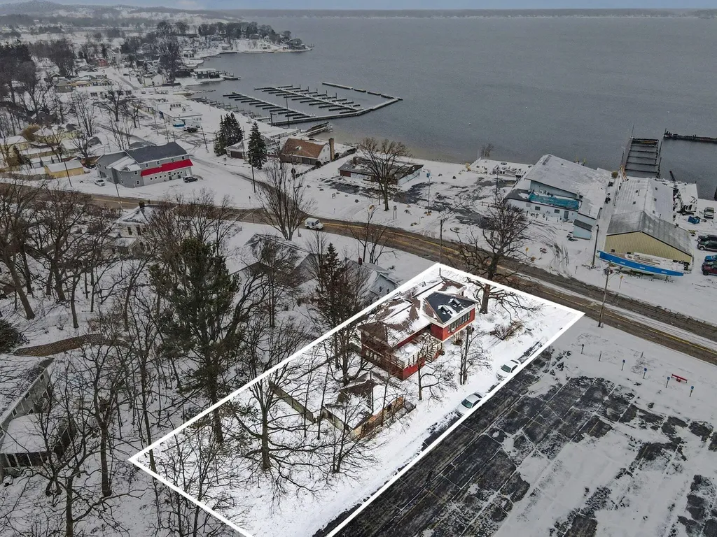 3135 Lakeshore Drive Muskegon City MI 49441
