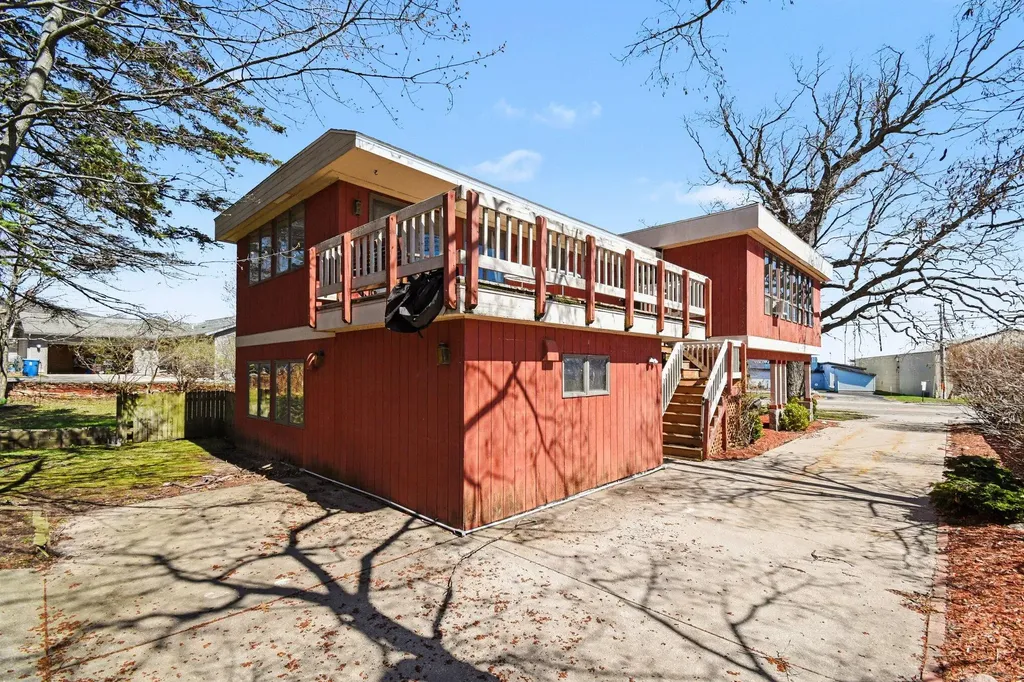 3135 Lakeshore Drive Muskegon City MI 49441