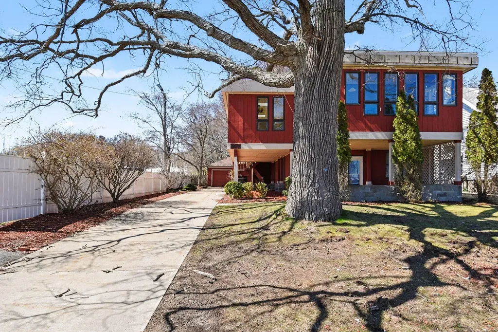 3135 Lakeshore Drive Muskegon City MI 49441