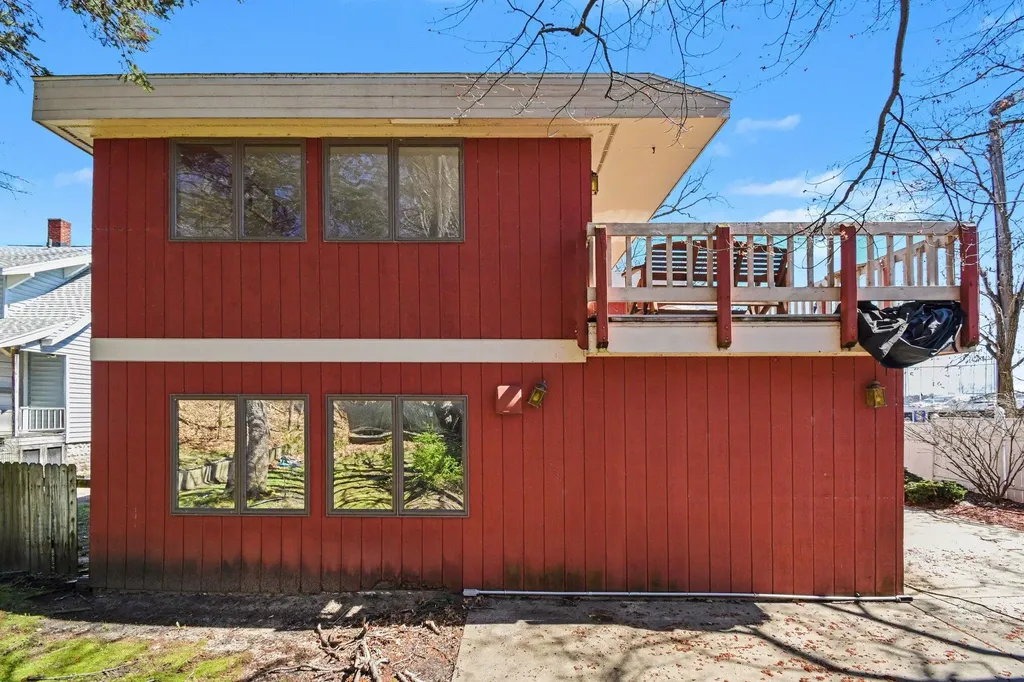 3135 Lakeshore Drive Muskegon City MI 49441