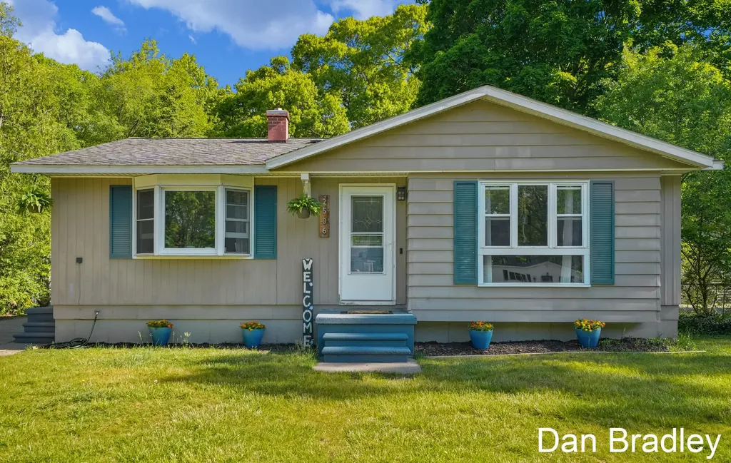 2506 James Avenue Muskegon Charter Township MI 49442