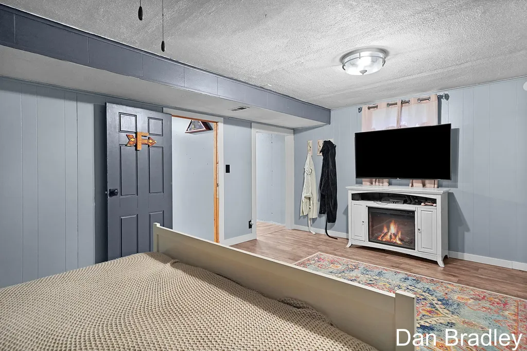 2506 James Avenue Muskegon Charter Township MI 49442