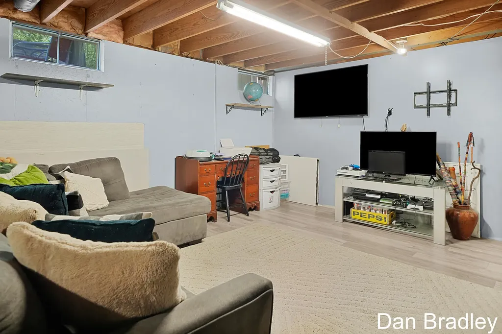 2506 James Avenue Muskegon Charter Township MI 49442