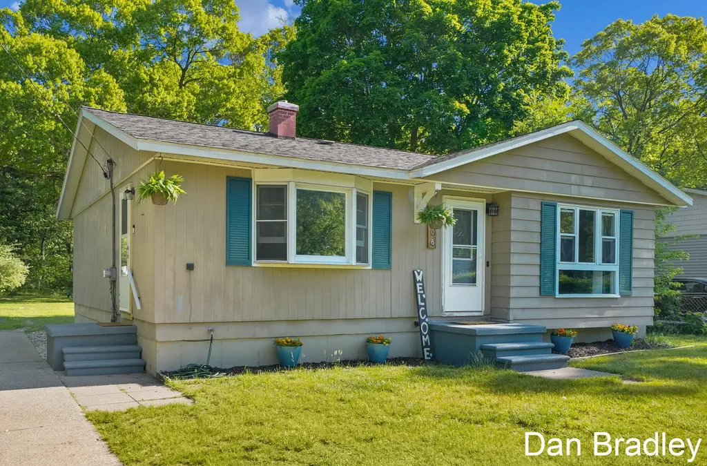 2506 James Avenue Muskegon Charter Township MI 49442