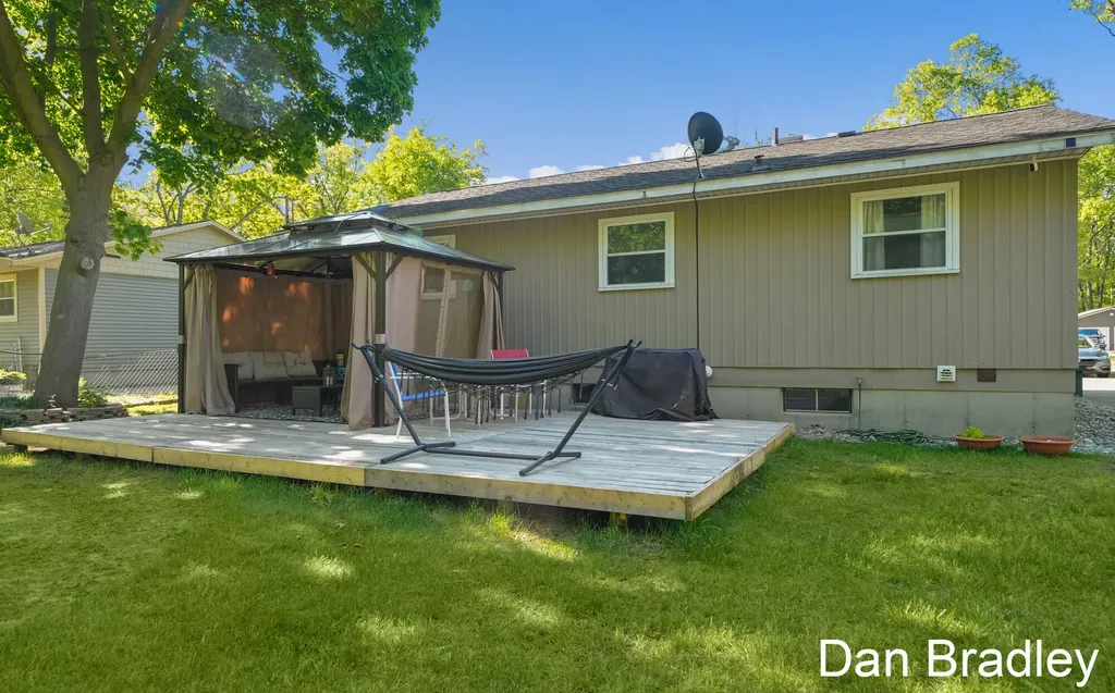 2506 James Avenue Muskegon Charter Township MI 49442