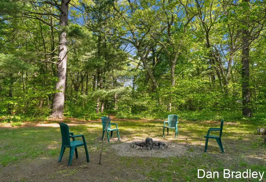 2506 James Avenue Muskegon Charter Township MI 49442