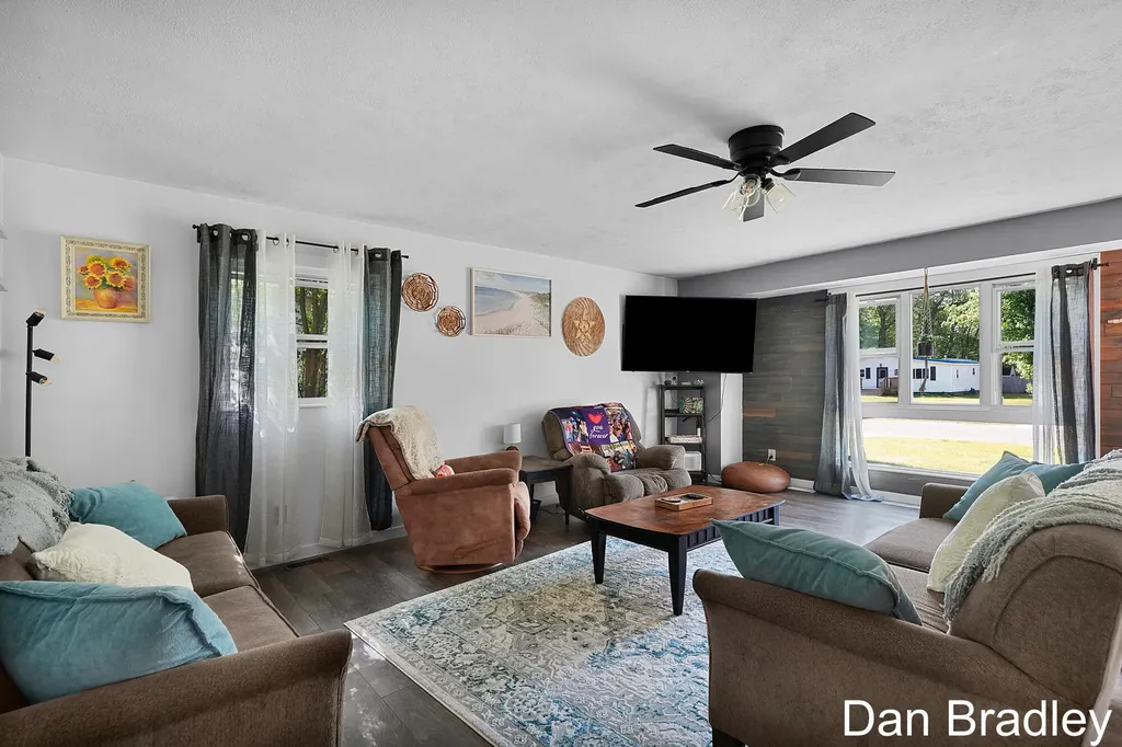 2506 James Avenue Muskegon Charter Township MI 49442