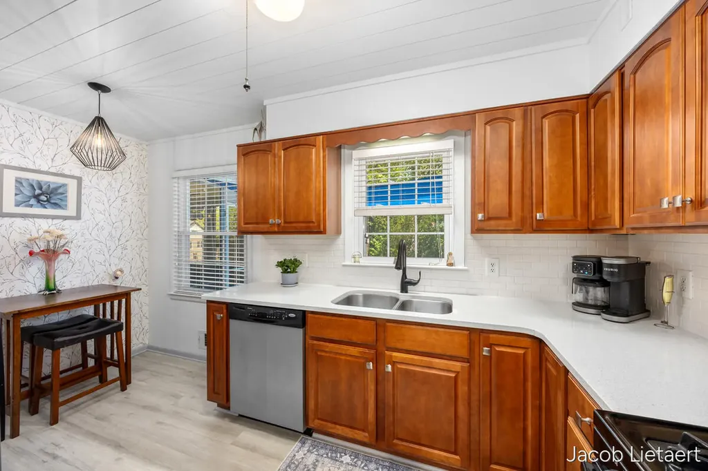 2658 Carlton Avenue NE Grand Rapids City MI 49505