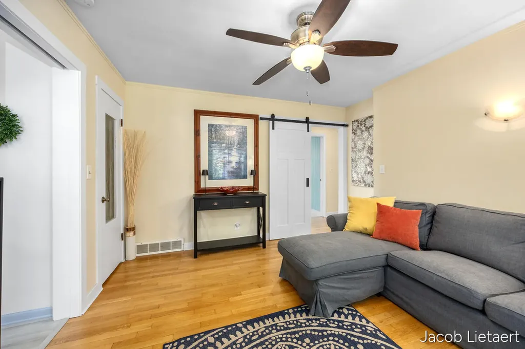 2658 Carlton Avenue NE Grand Rapids City MI 49505