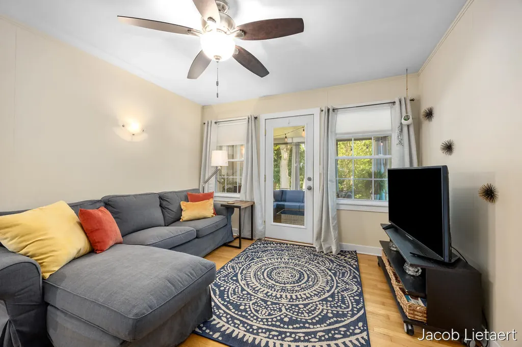 2658 Carlton Avenue NE Grand Rapids City MI 49505