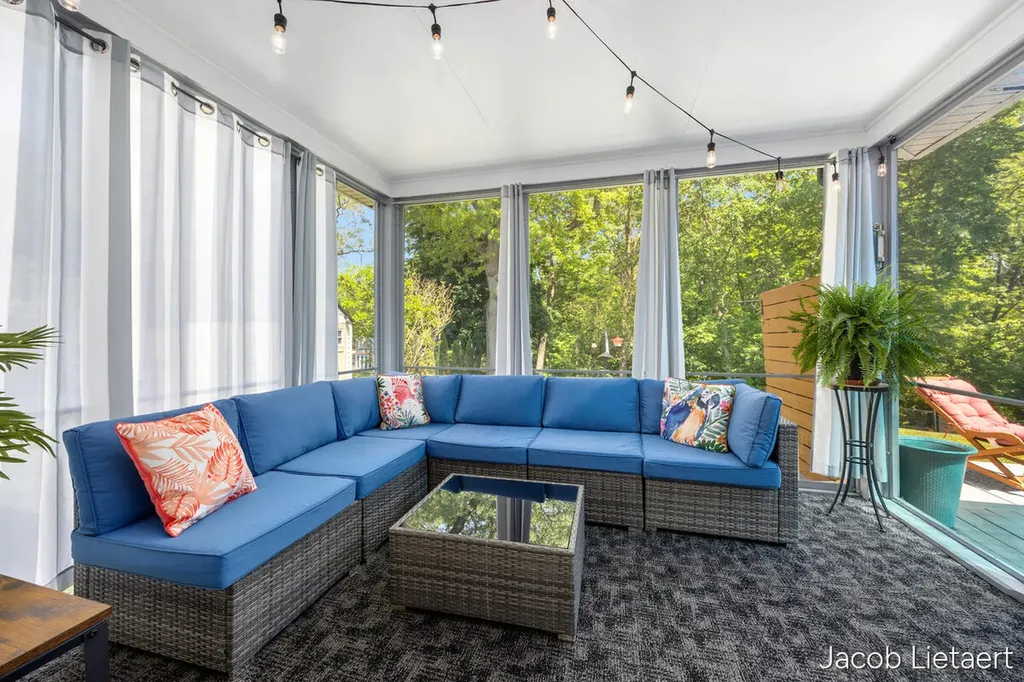 2658 Carlton Avenue NE Grand Rapids City MI 49505