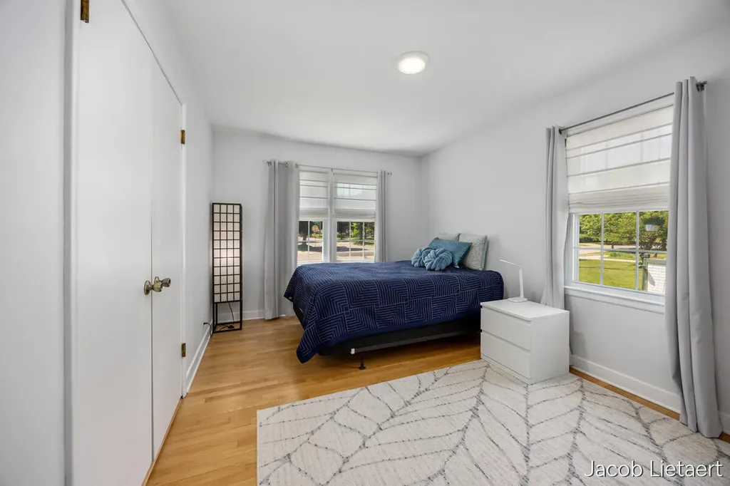 2658 Carlton Avenue NE Grand Rapids City MI 49505