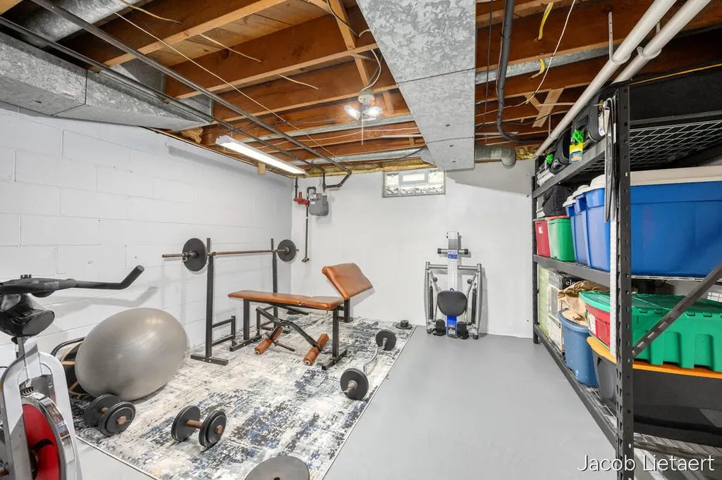 2658 Carlton Avenue NE Grand Rapids City MI 49505