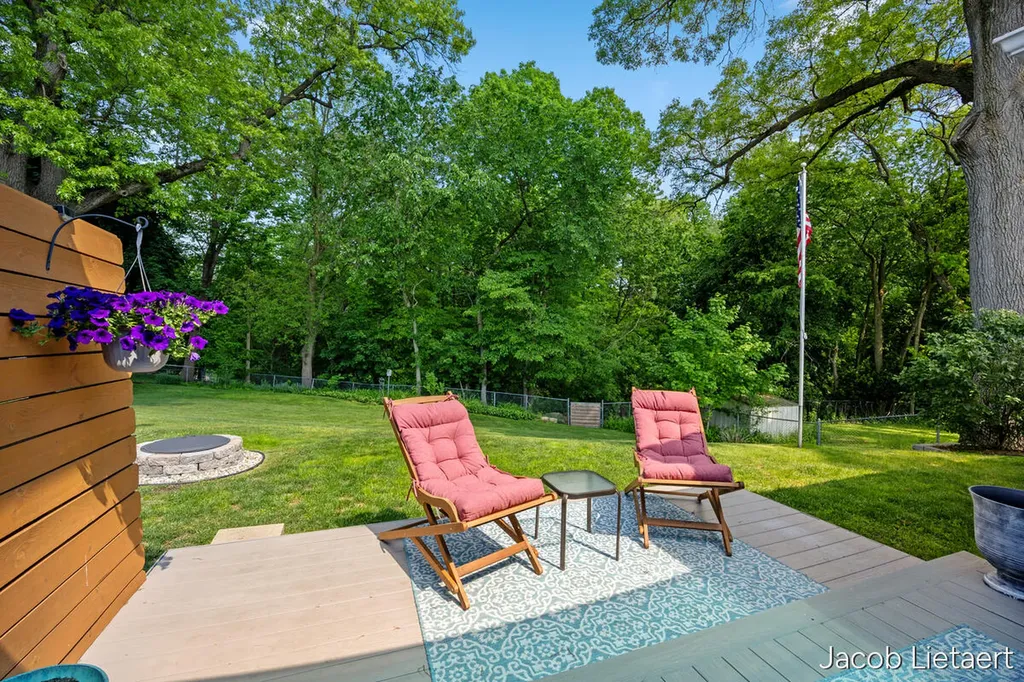 2658 Carlton Avenue NE Grand Rapids City MI 49505