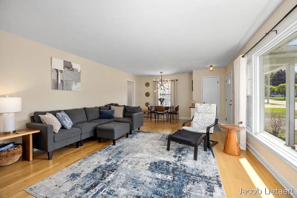 2658 Carlton Avenue NE Grand Rapids City MI 49505