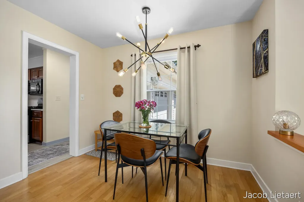 2658 Carlton Avenue NE Grand Rapids City MI 49505