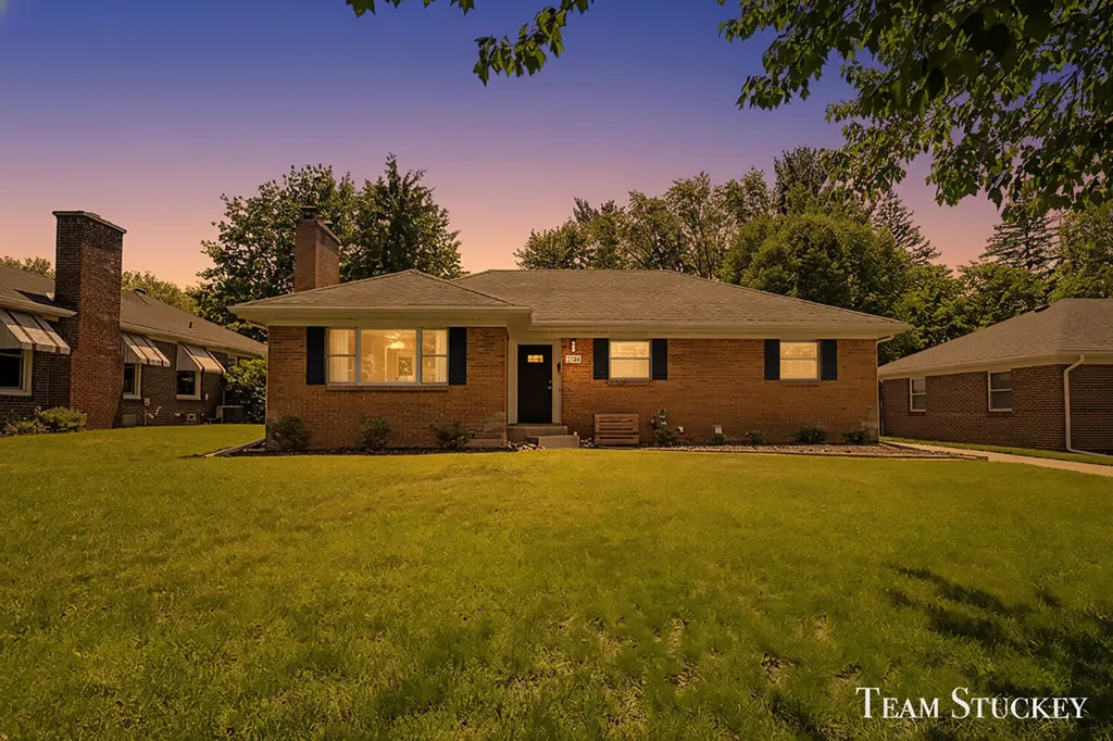 216 Boltwood Drive NE Grand Rapids City MI 49505
