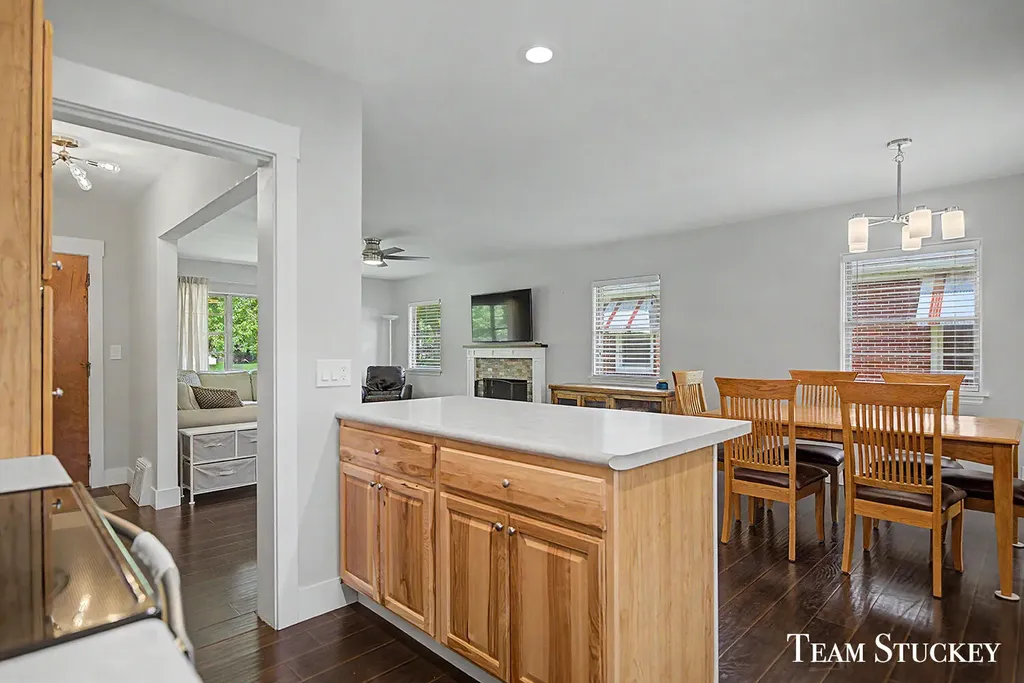216 Boltwood Drive NE Grand Rapids City MI 49505