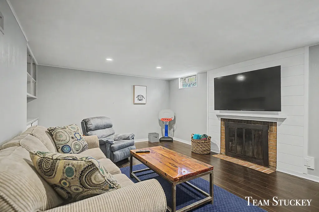 216 Boltwood Drive NE Grand Rapids City MI 49505