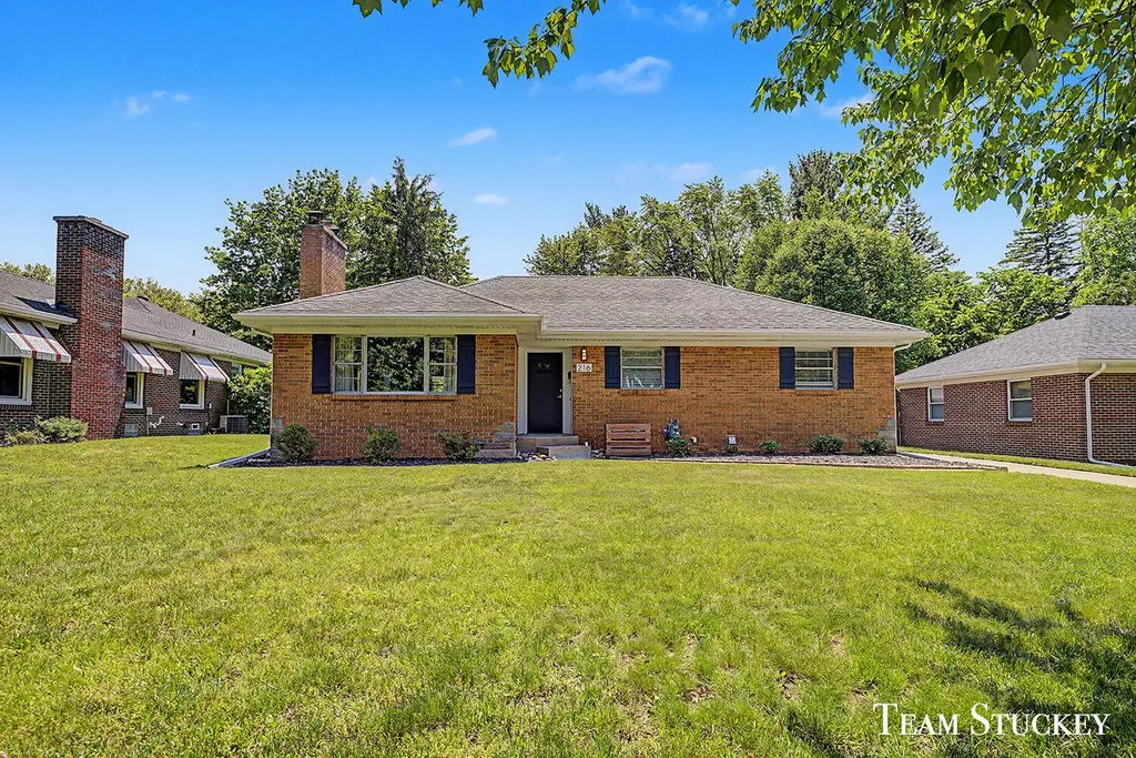 216 Boltwood Drive NE Grand Rapids City MI 49505