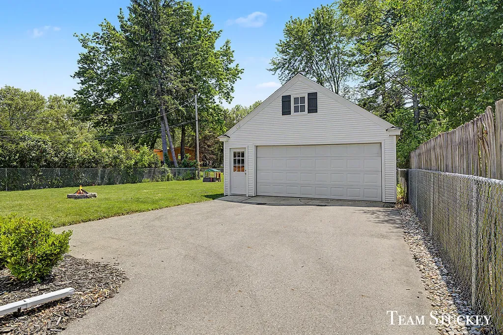 216 Boltwood Drive NE Grand Rapids City MI 49505