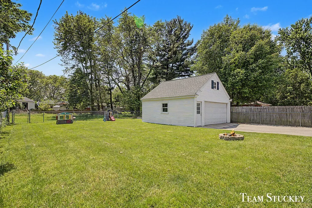 216 Boltwood Drive NE Grand Rapids City MI 49505