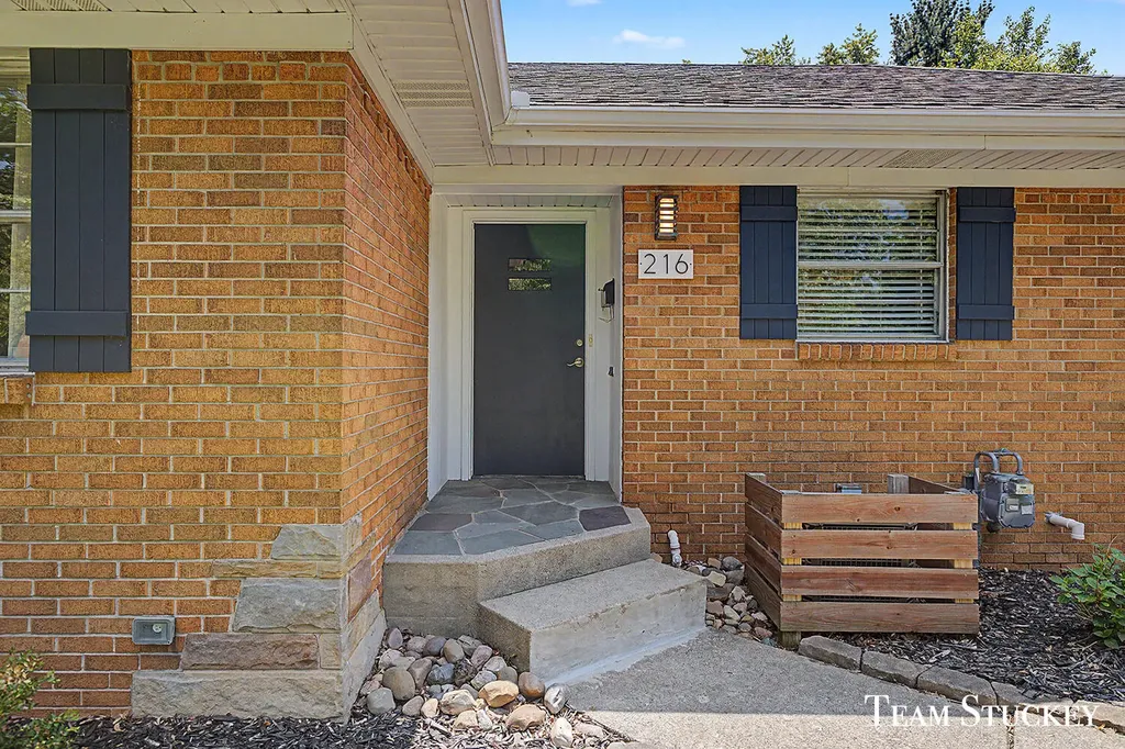 216 Boltwood Drive NE Grand Rapids City MI 49505