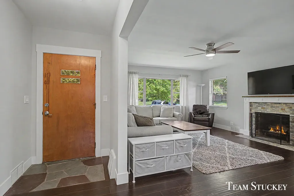 216 Boltwood Drive NE Grand Rapids City MI 49505