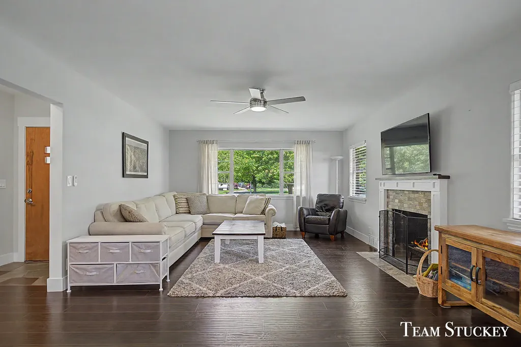216 Boltwood Drive NE Grand Rapids City MI 49505