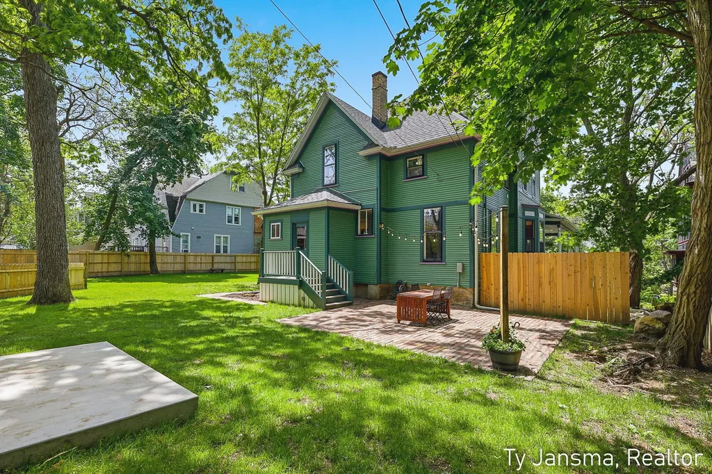 624-628 Prospect Avenue SE Grand Rapids City MI 49503