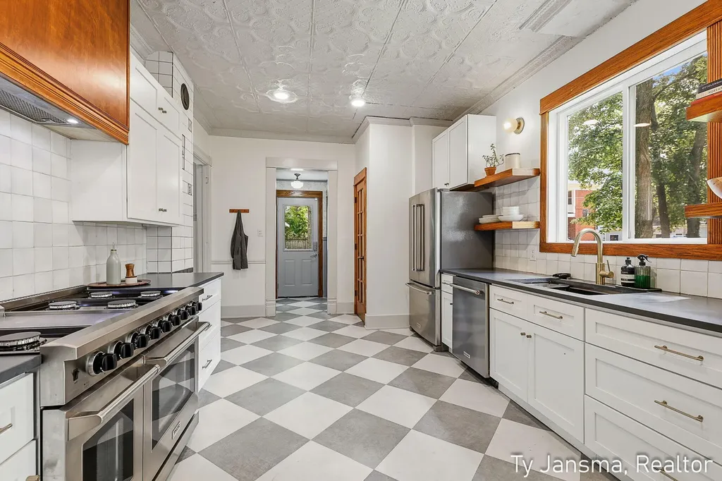 624-628 Prospect Avenue SE Grand Rapids City MI 49503