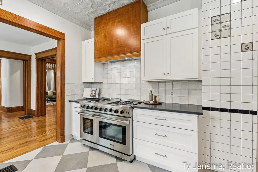 624-628 Prospect Avenue SE Grand Rapids City MI 49503