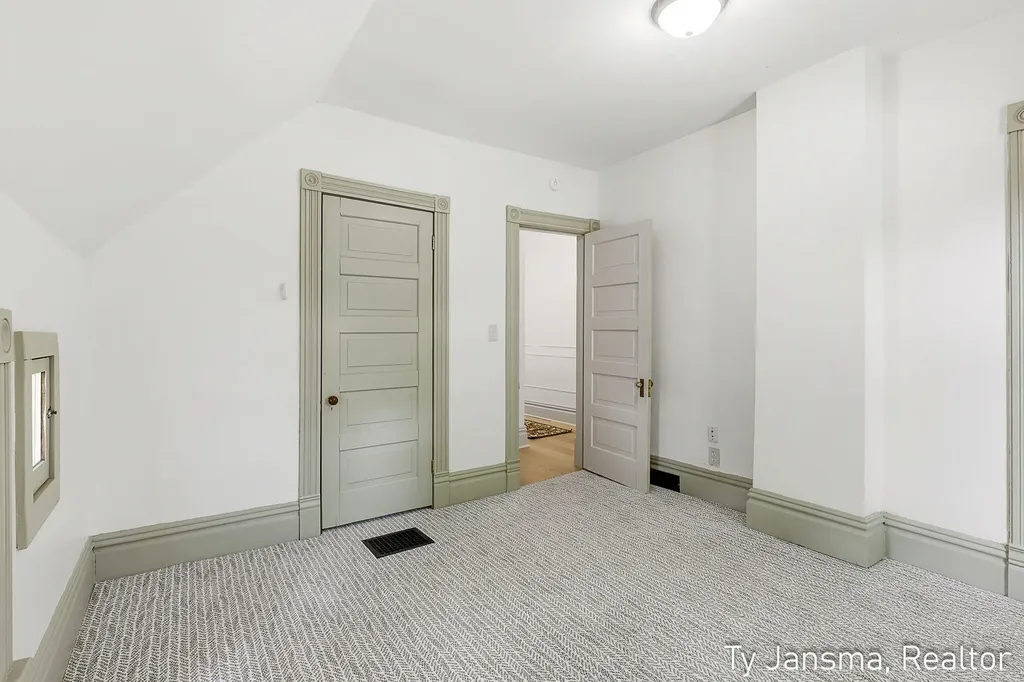 624-628 Prospect Avenue SE Grand Rapids City MI 49503