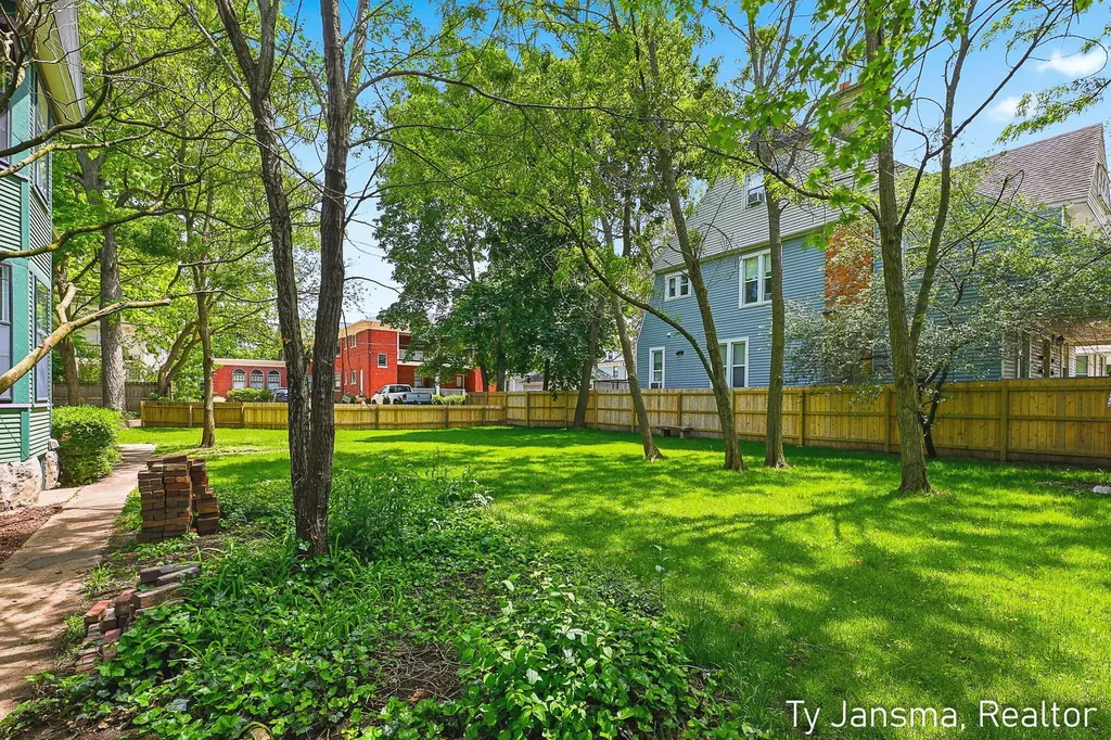 624-628 Prospect Avenue SE Grand Rapids City MI 49503