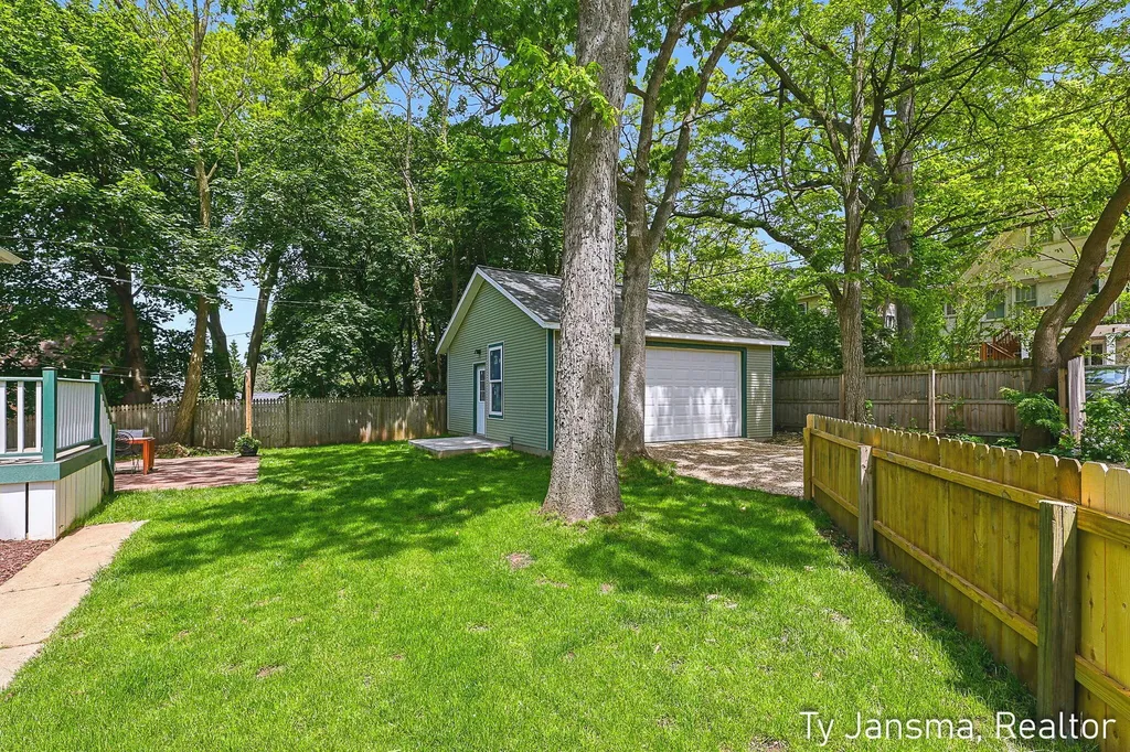 624-628 Prospect Avenue SE Grand Rapids City MI 49503