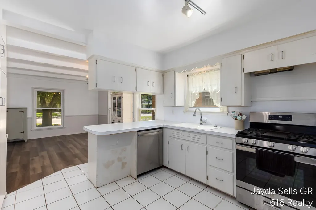 1853 Leonard Street NW Grand Rapids City MI 49504