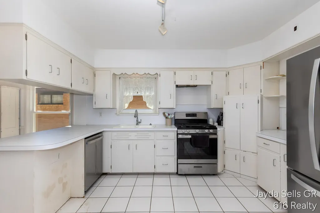 1853 Leonard Street NW Grand Rapids City MI 49504
