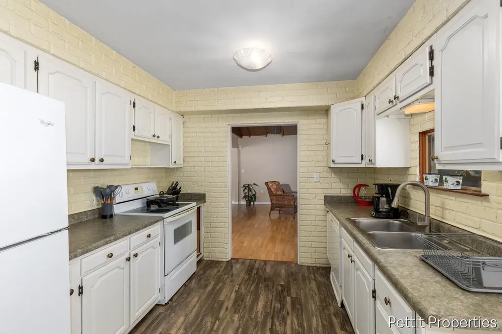 230 Creekview Drive Bedford Charter Township MI 49037