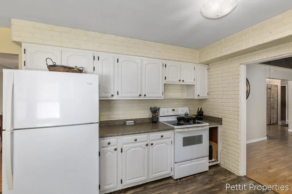 230 Creekview Drive Bedford Charter Township MI 49037