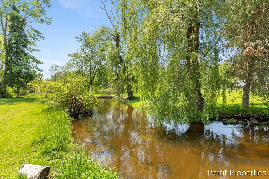 230 Creekview Drive Bedford Charter Township MI 49037