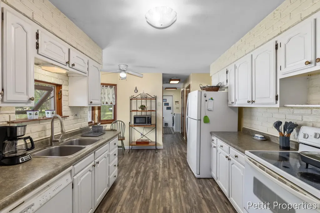 230 Creekview Drive Bedford Charter Township MI 49037