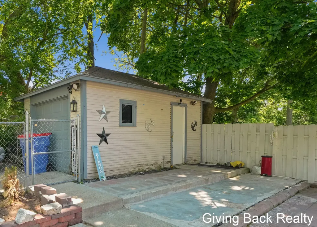 1100 Dallas Avenue SE Grand Rapids City MI 49507
