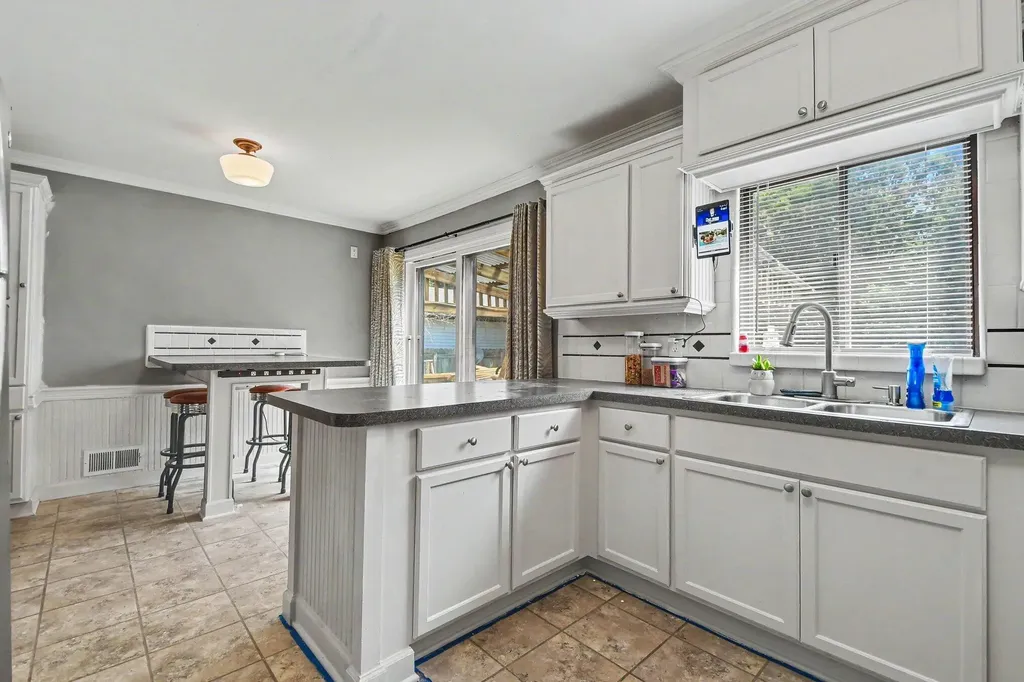 532 Clayton Avenue NW Walker City MI 49534