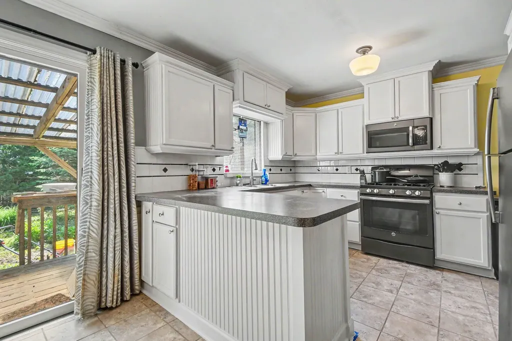 532 Clayton Avenue NW Walker City MI 49534
