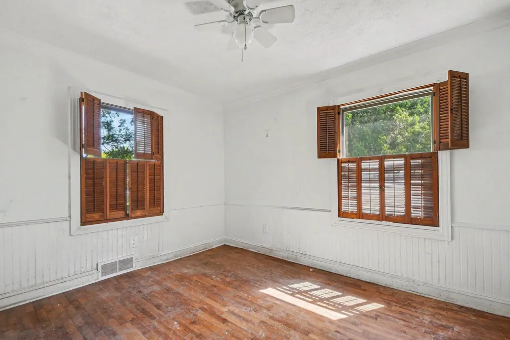 532 Clayton Avenue NW Walker City MI 49534